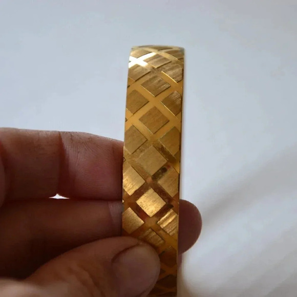 5/$25 Vtg Goldtone Bangle - Picture 2 of 5